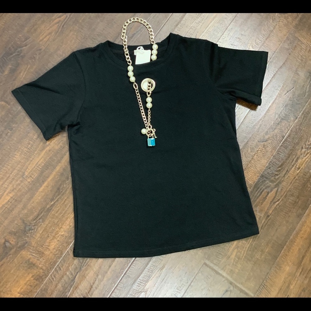 Keyhole detail top